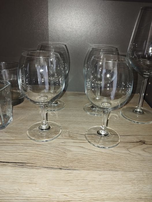 Kieliszki do wina likieru brandy małe zestaw czterech sztuk