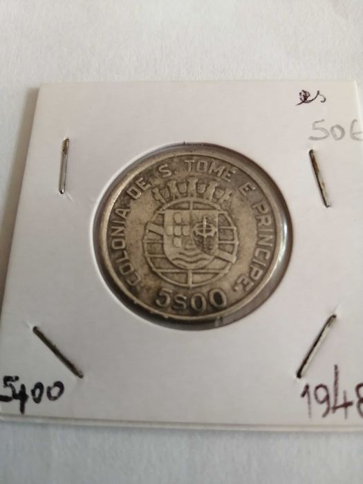 Moedas prata de S.Tomé e Príncipe de 5 escudos. Cada moeda tem 1 valor