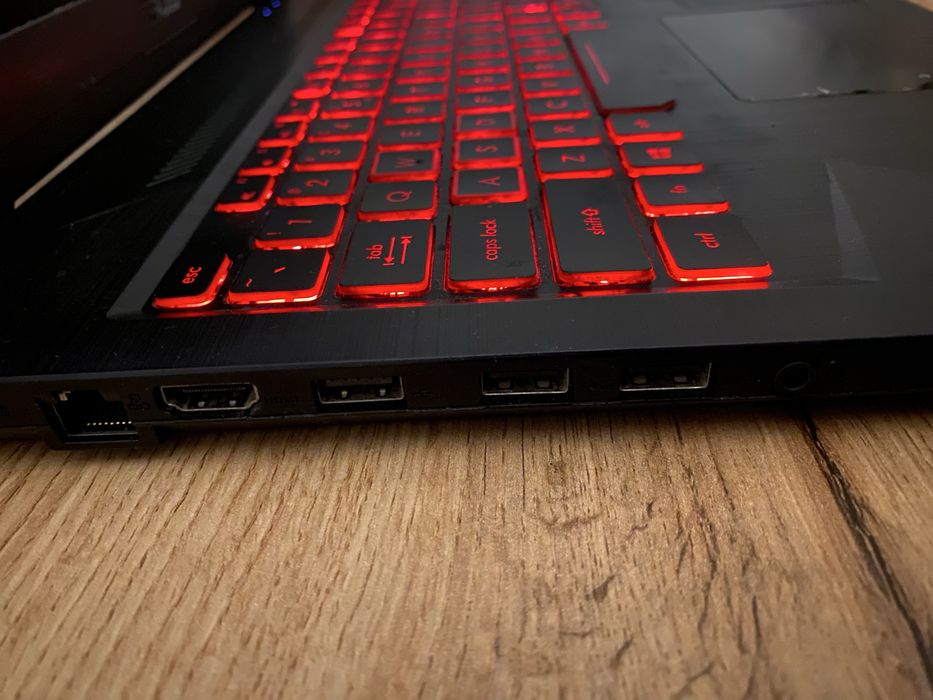 ASUS TUF FX504GE – i5 / GTX 1050 Ti / 32 GB RAM DDR 4 / SSD 1.25TB