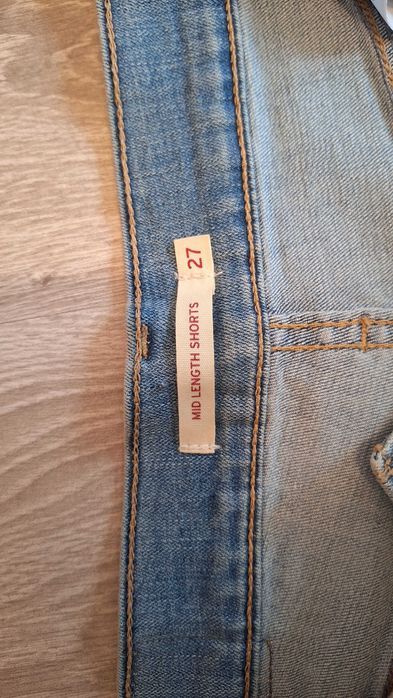Шорти Levi's оригінал. Розмір S-М. 50% на ЗСУ
