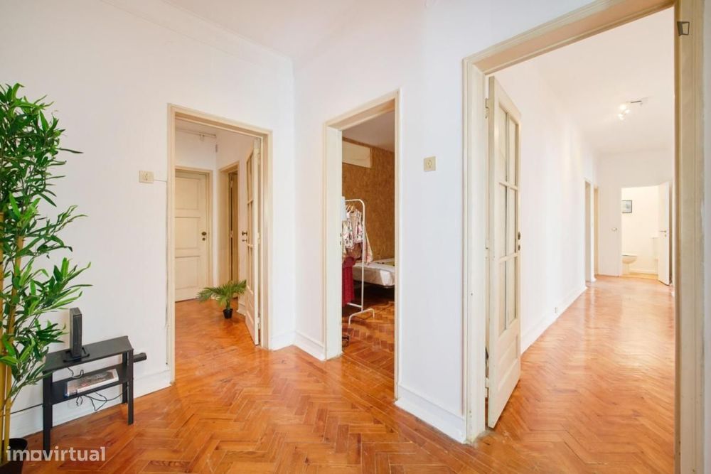 Quarto - localizado em Alvalade Lisbon
