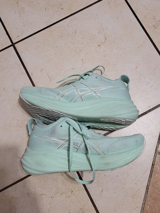 Damskie buty sportowe do biegania r. 39  ASICS Gel-Nimbus 26