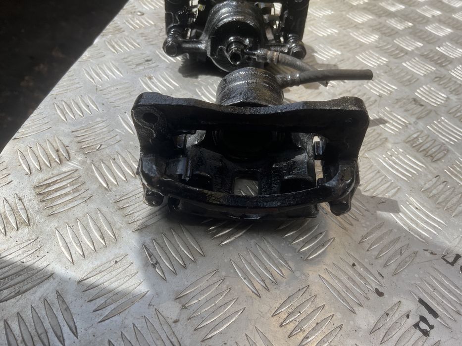 Суппорт передний Сузуки свифт 98 год suzuki swift