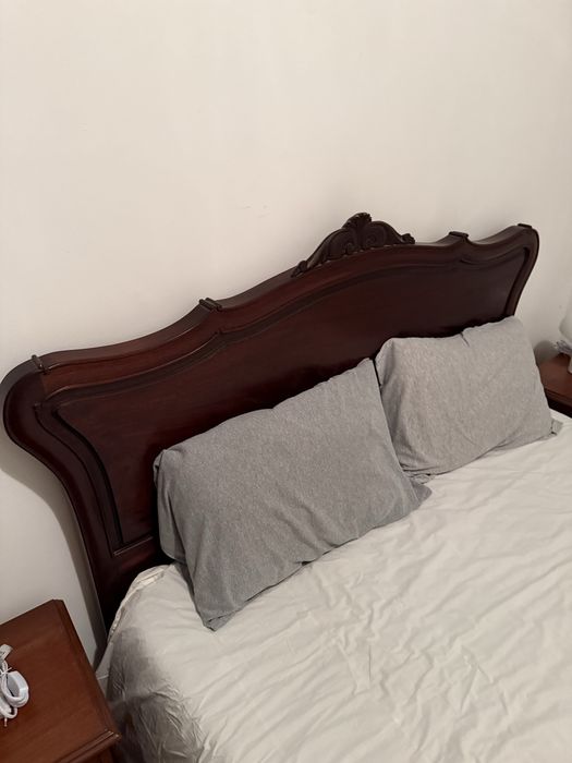 Mobilia de quarto em madeira