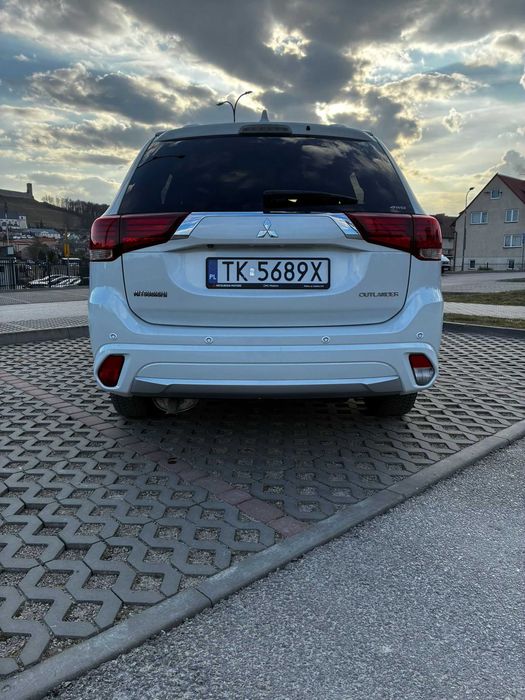 Prywatny Mitsubishi Outlander PHEV 4x4 |  Hybryda  + LPG | Android