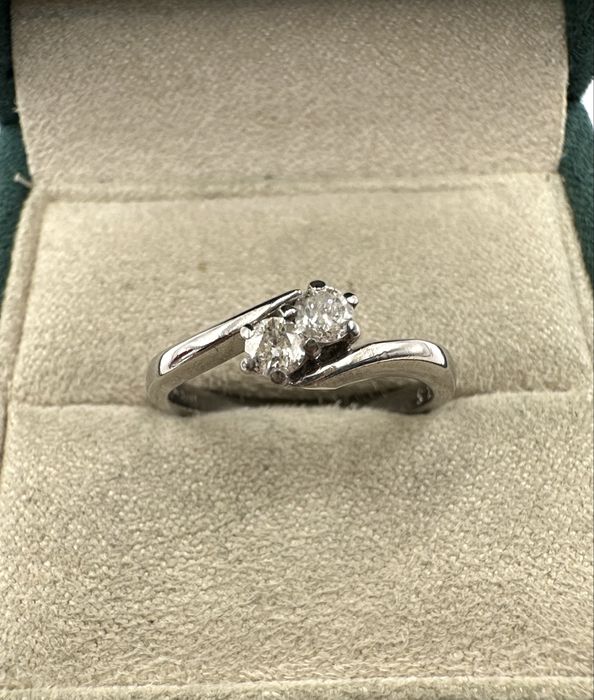 Złoty pierścionek 750 z diamentami 0,25ct