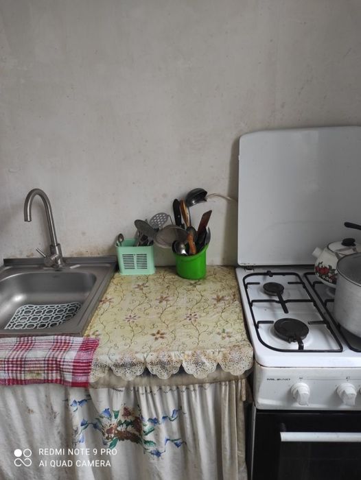 Здається кімната для трьох  хлопців Луначарка