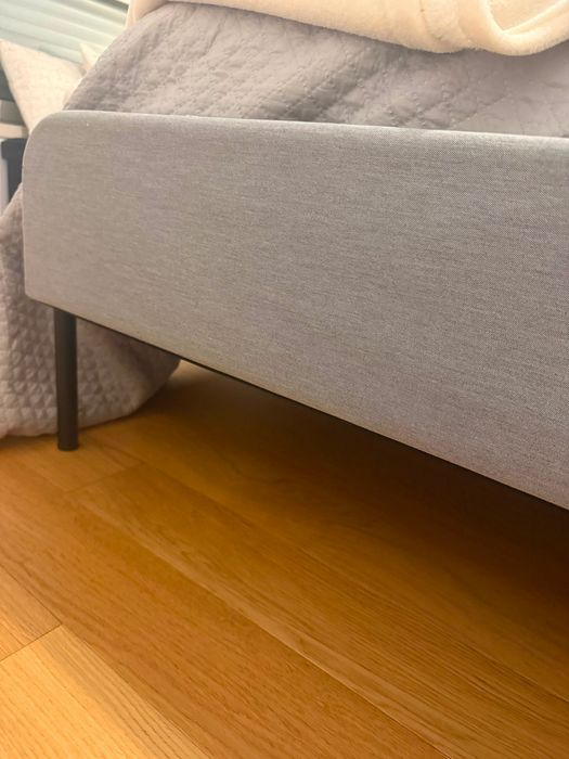 Cama de casal IKEA