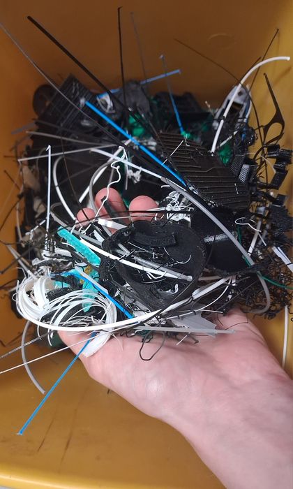 Odpad z filamentu PLA (1100g)