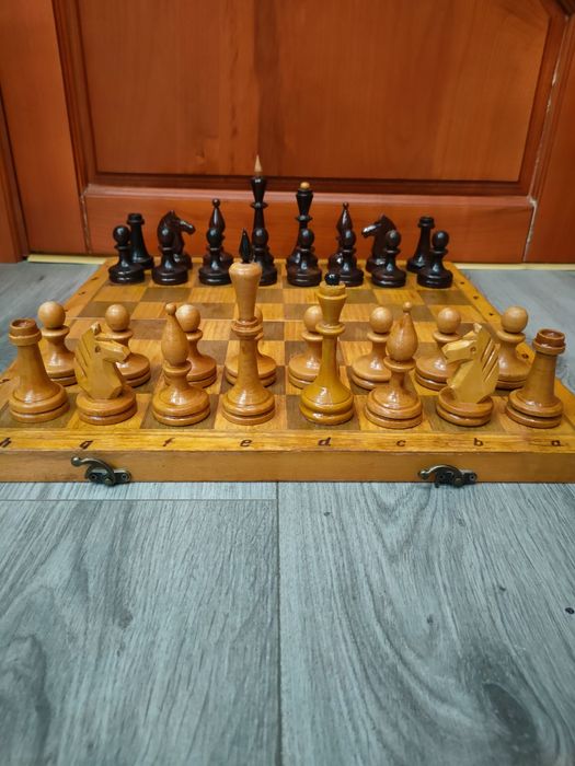 Шахматы советские деревянные старые. Доска 45х45 см.