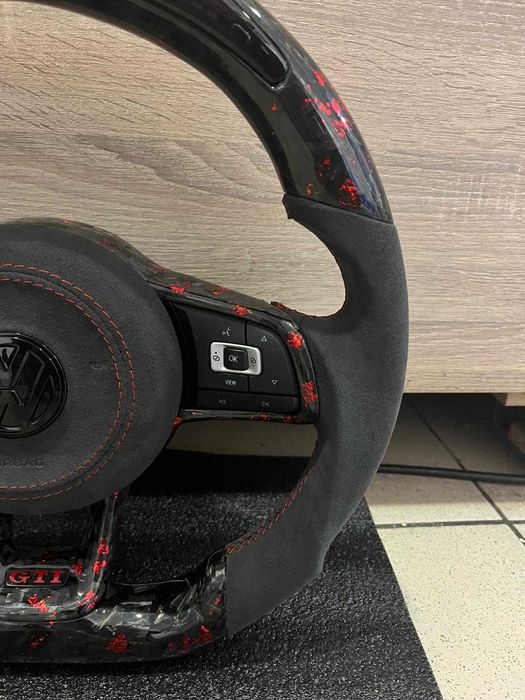 Volante VW Carbono com LED Display | Golf GTI / R (MK5 MK6 MK7 MK8)