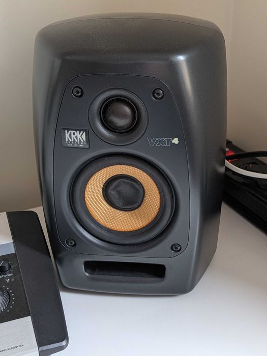 Monitores KRK VXT4 + Konnect 6