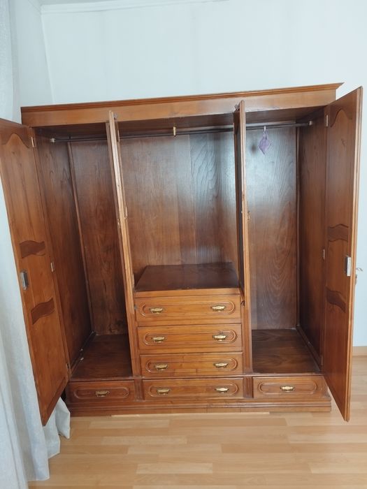 Roupeiro madeira maciça