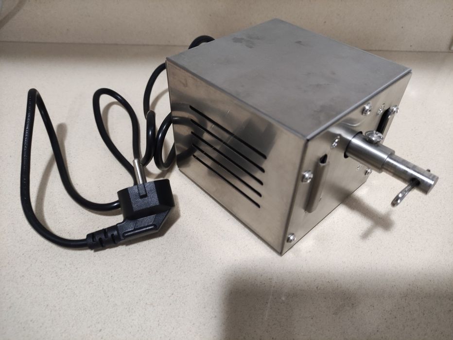 Caixa com motor para Churrasqueira