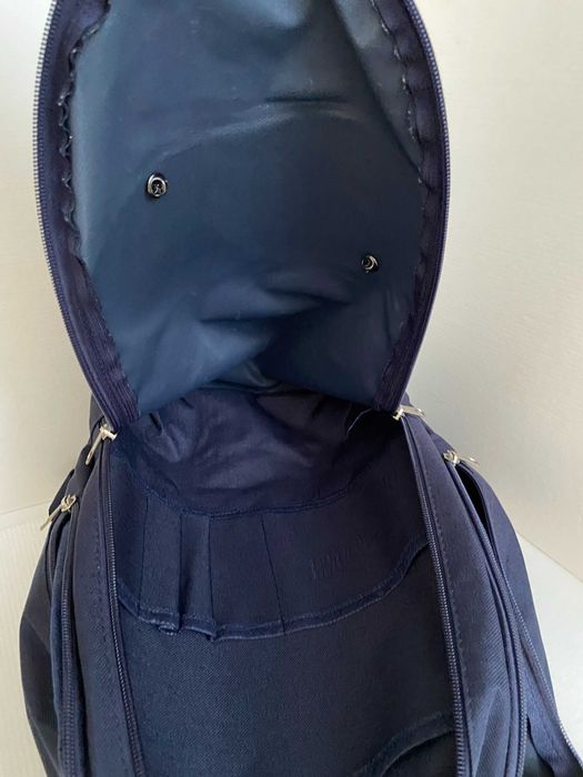 Mochila azul escura pequena