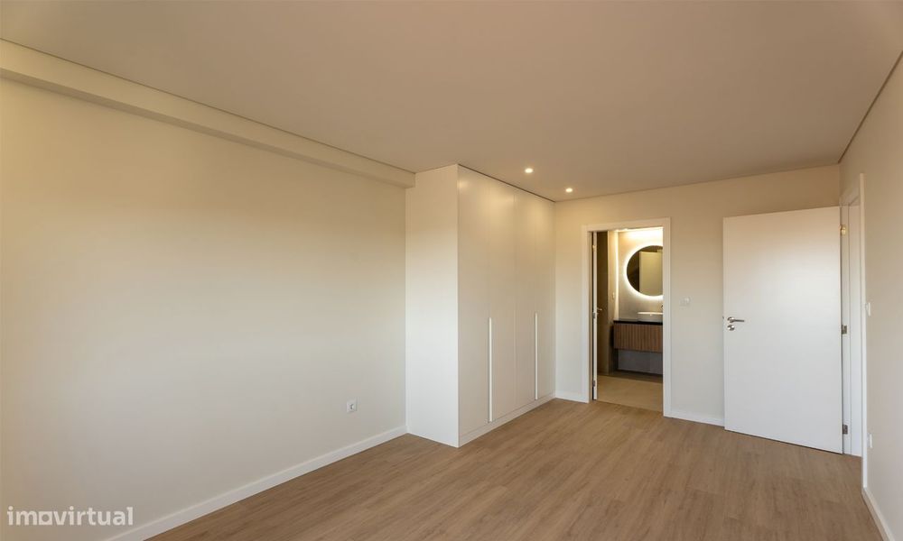 Apartamento T3 com ampla varanda e garagem