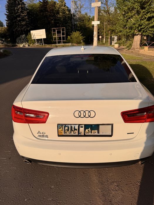 Автомобиль AUDI A6