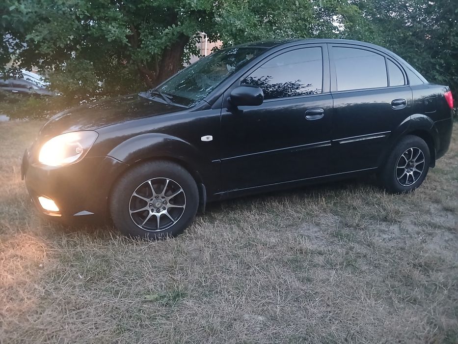 Продаж авто Kia Rio 2010