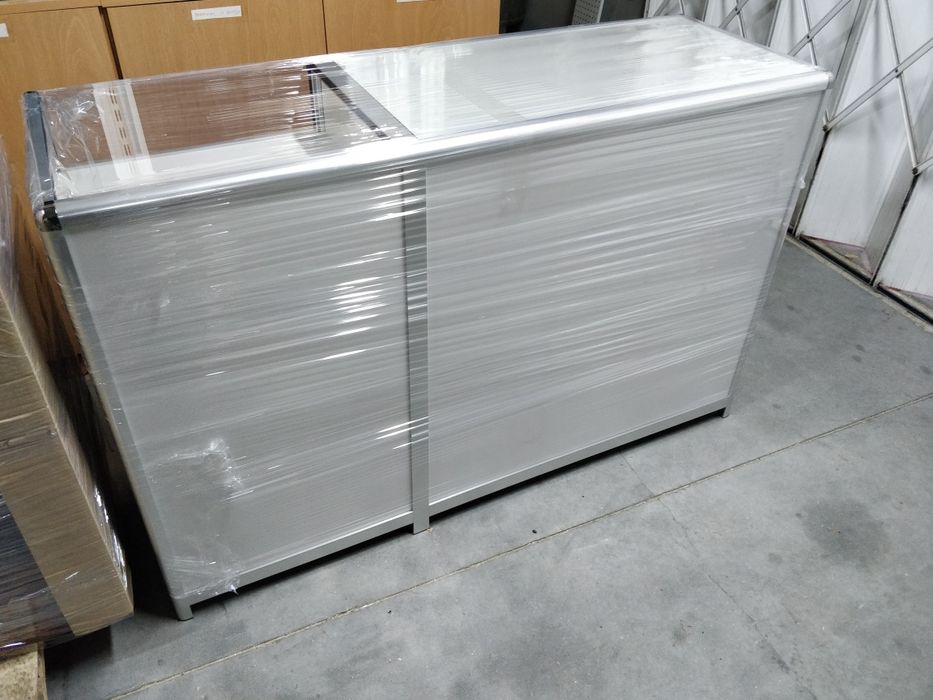 Balcões standard com estrutura em Alumínio por medida