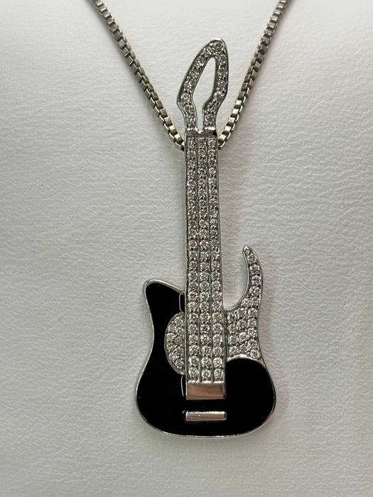 Złota zawieszka "Gitara" z naturalnymi diamentami, brylantami. Certyfikat
