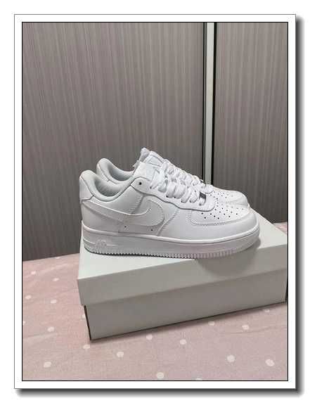 Białe sneakersy Nike Air Force 1 w rozmiarze 38