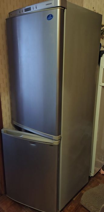 Холодильник Samsung