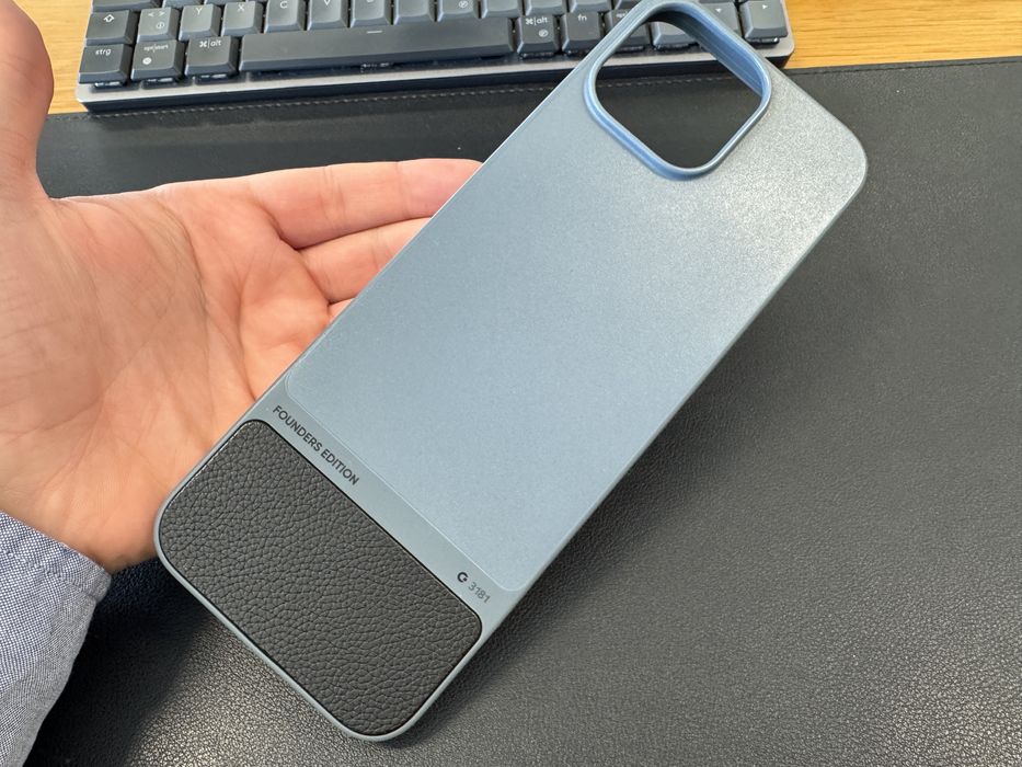 Capa com teclado da Clicks para iphone 15 pro Max