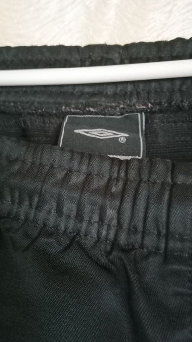 Spodnie dresowe 3/4 firmy UMBRO