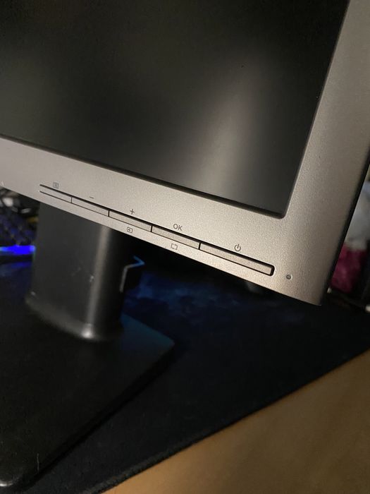 Монитор 19" HP EliteDisplay E190i