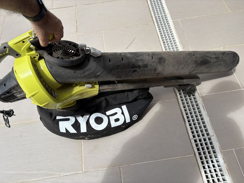 Aspirador soprador de folhas RYOBI RBV 3000CESV 3000W