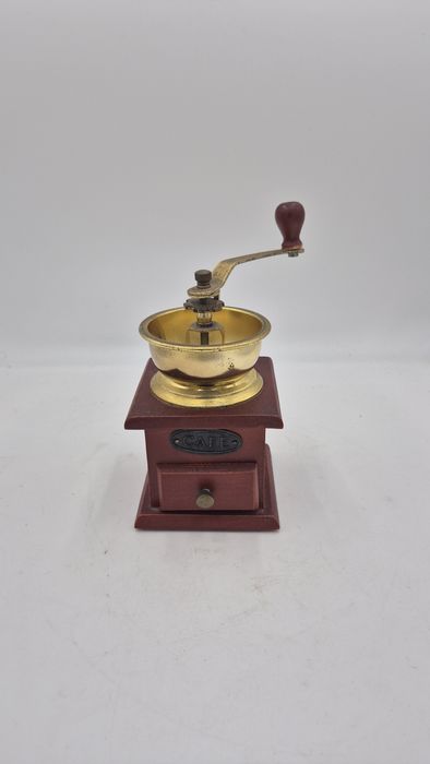 Piękny drewniany młynek vintage T36