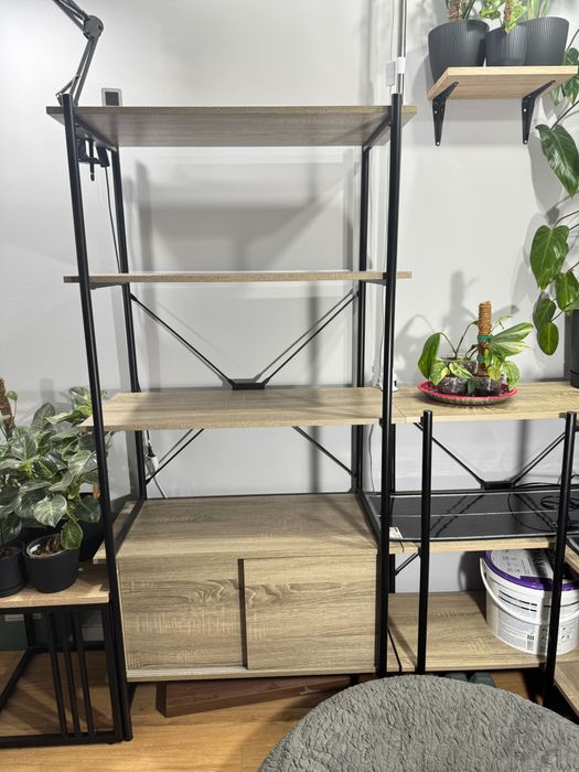 Regał VANDBORG z zasuwaną półką jasny dąb/czarny