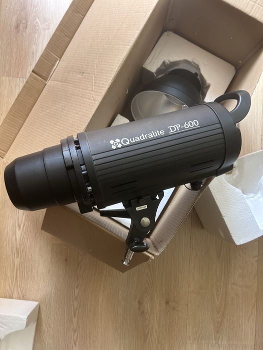 Lampa błyskowa Quadralite DP-600