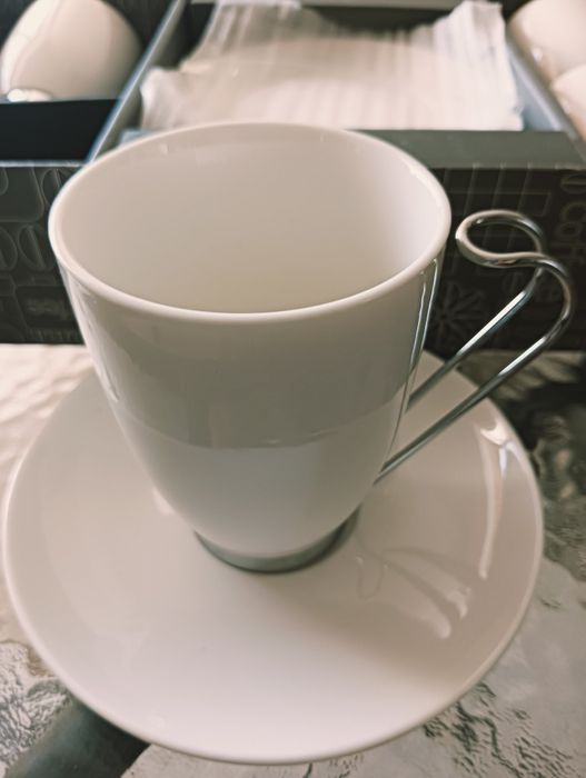 Conjunto de chávenas e pires64751809863682121