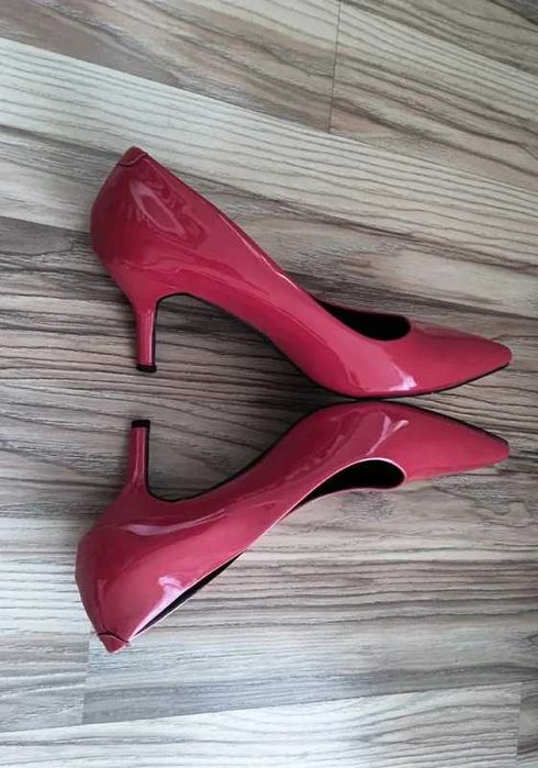 Czerwone czółenka na obcasie kaczuszka Vices rozm 38