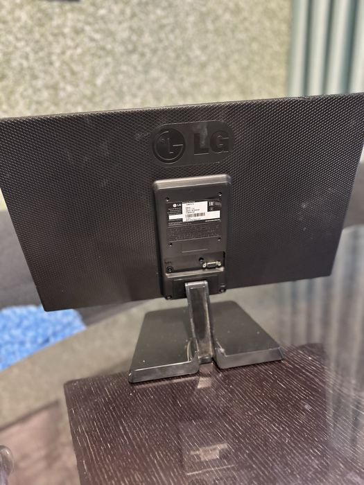 Монітор LG до компʼютера 22 дюйма
