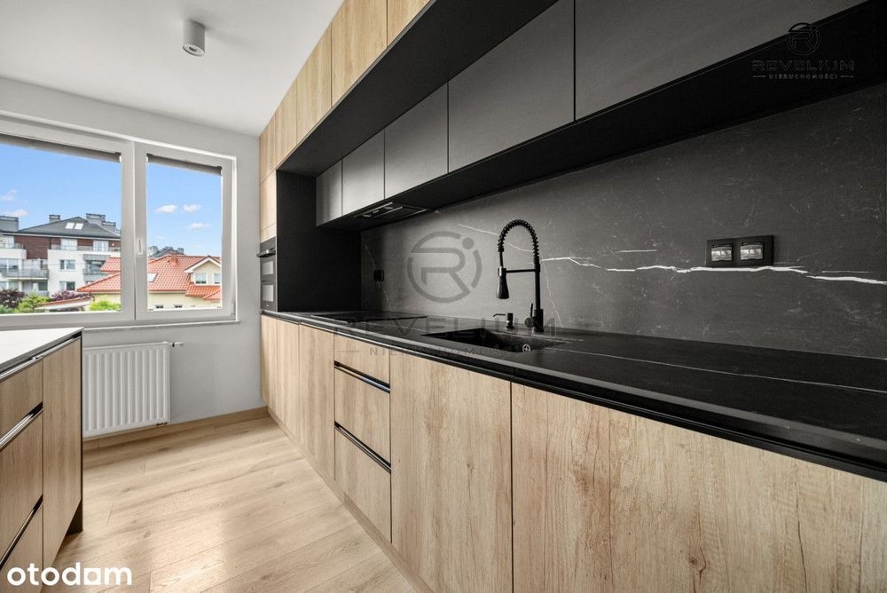 Duży balkon | Przestrzeń | Kom. lok. | Msc. w hali