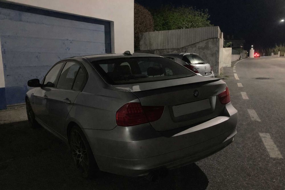 BMW 320d 200cv (2009) - Jantes 19" - Ler Anúncio (Com Avaria)