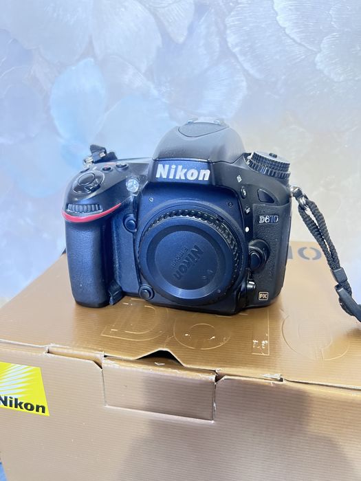 Фотоапарат Nikon D610 body