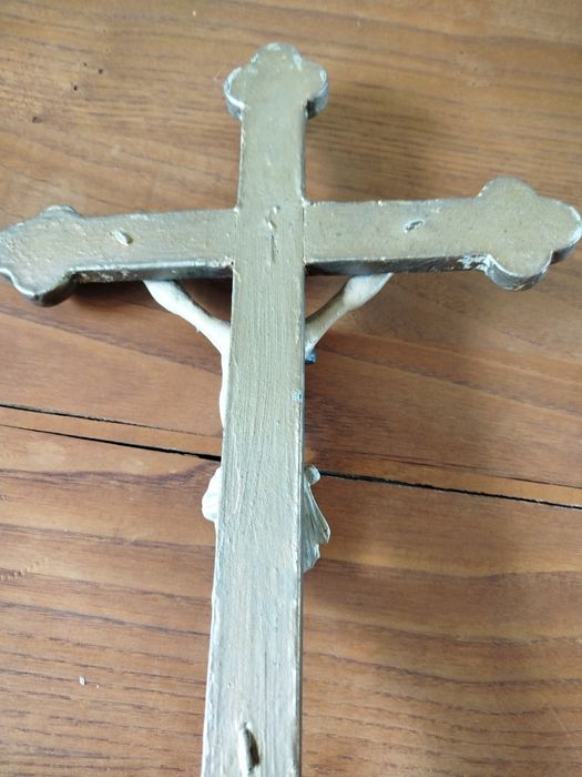 Crucifixo em madeira