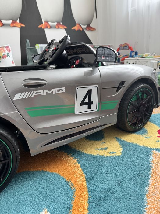 Електромобіль Mercedes-Benz GT4 AMG