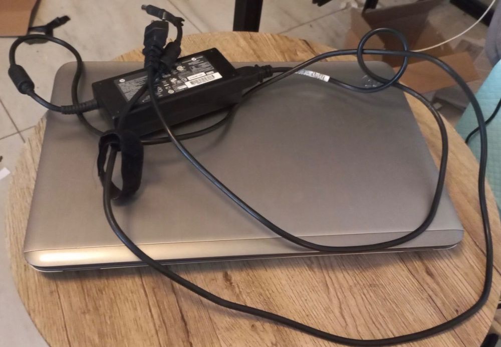 HP dv7 -6c40ez 8GB/100GB Core i7 17,3”