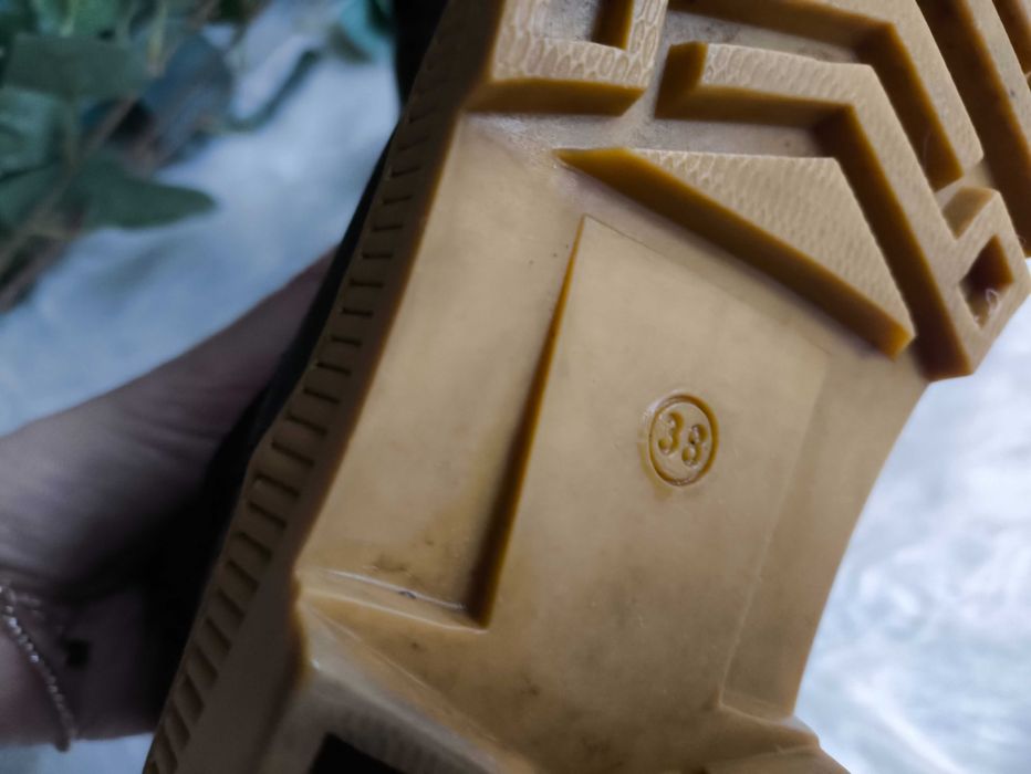 Krótkie skórzane botki, rozmiar 38.