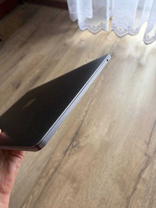 MacBook Pro 13.3", 16ГБ, 256 ГБ, Intel Core i7, Сріблястий