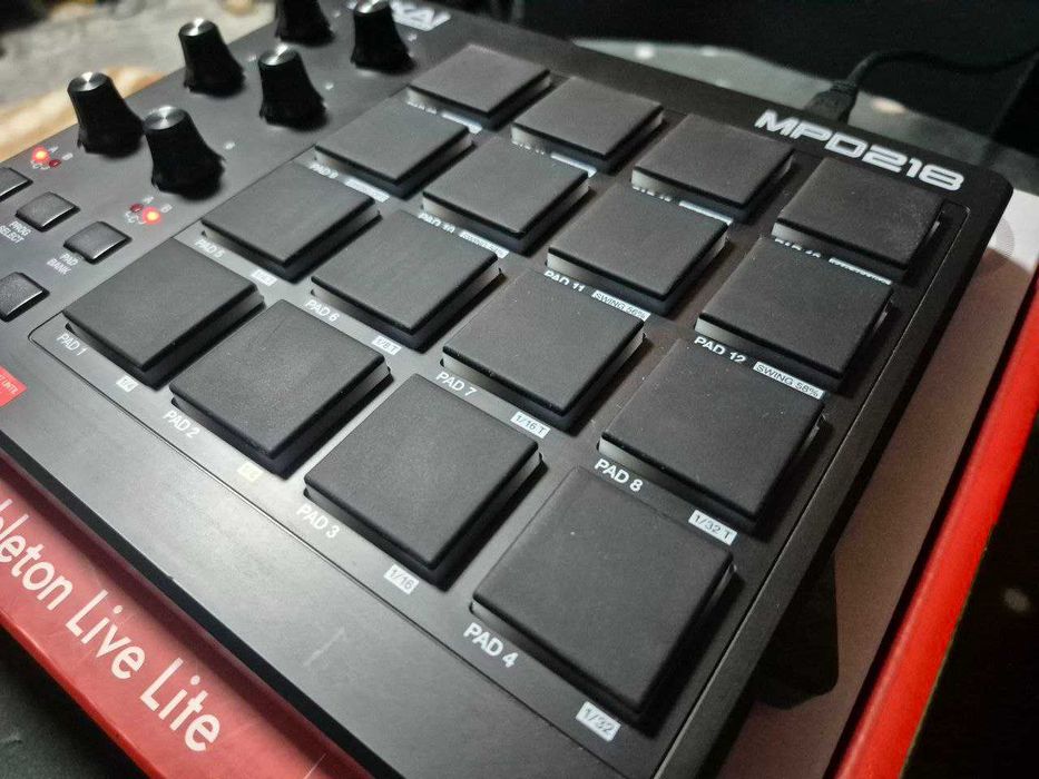 AKAI mpd218 drum pads
