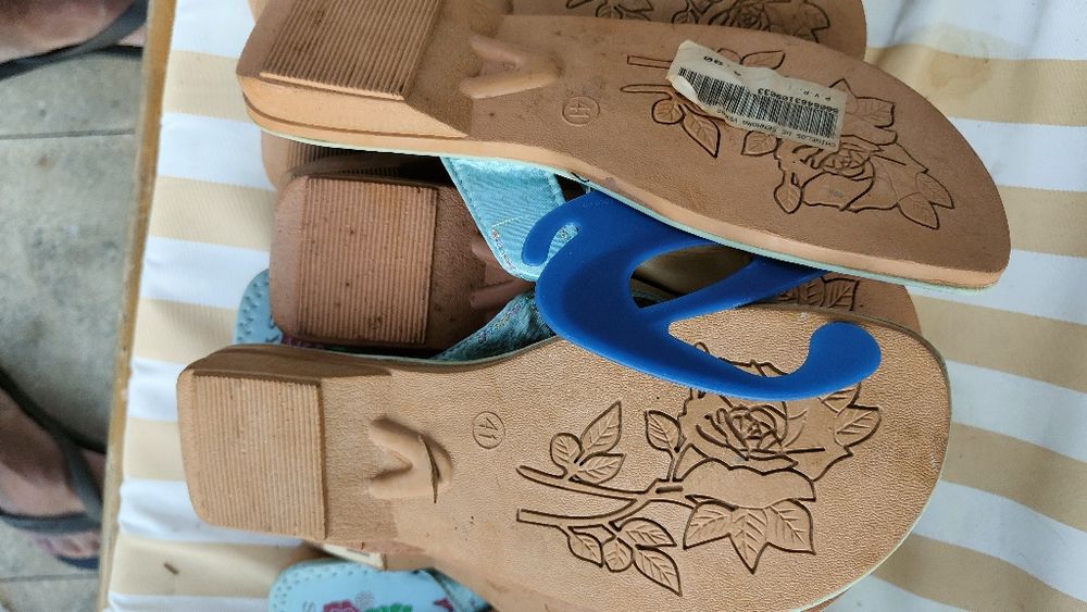 Vários tipos calcado para despachar
