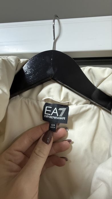 Armani куртка для дівчинки