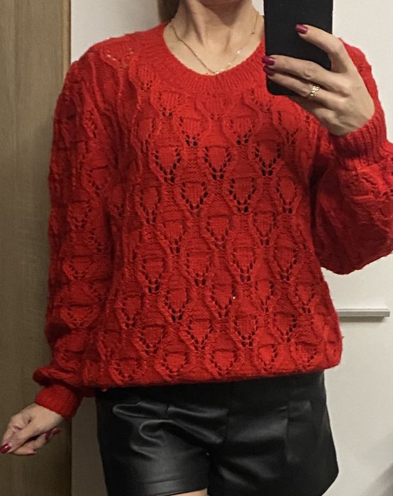 Czerwony sweter azurowy