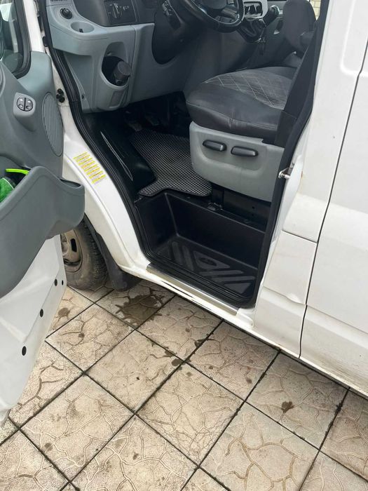 Форд Транзіт 2010 року