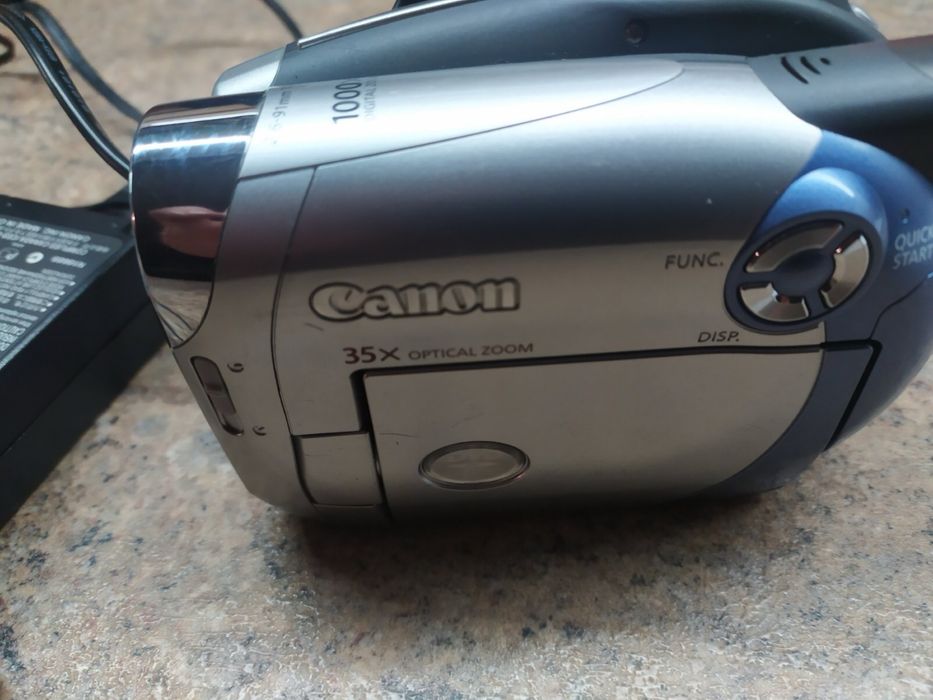 Продам відеокамеру Canon DVD Concorde DC201